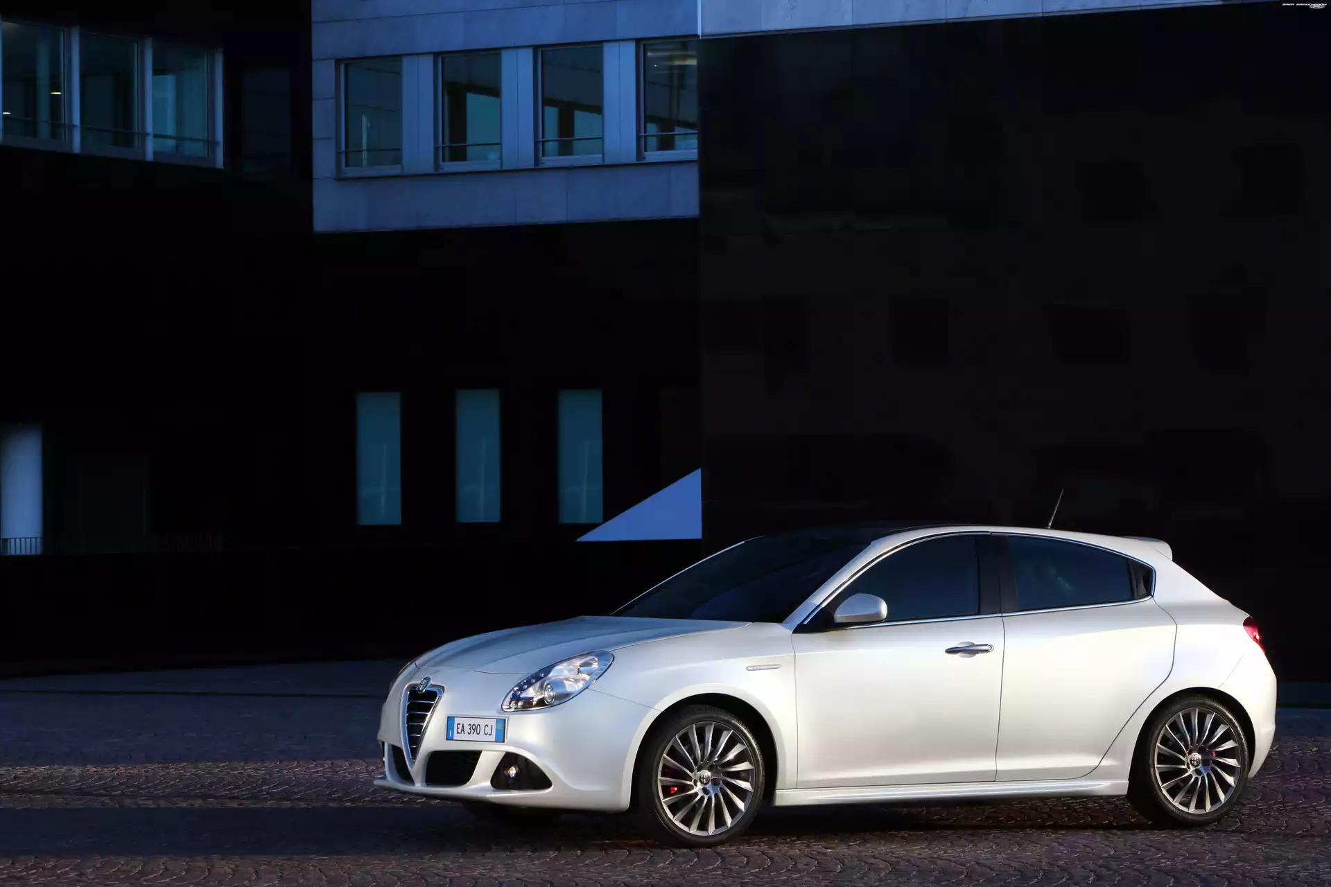 Nocą, Alfa Romeo Giulietta, Miasto